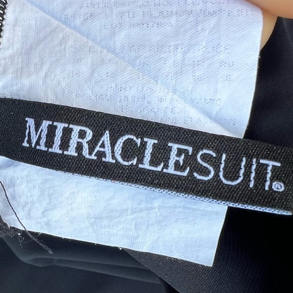 $124 Miraclesuit Fit & Flair Tummy Control Swim Skirt Sz 14 Black Zip Pocket - Picture 6 of 16